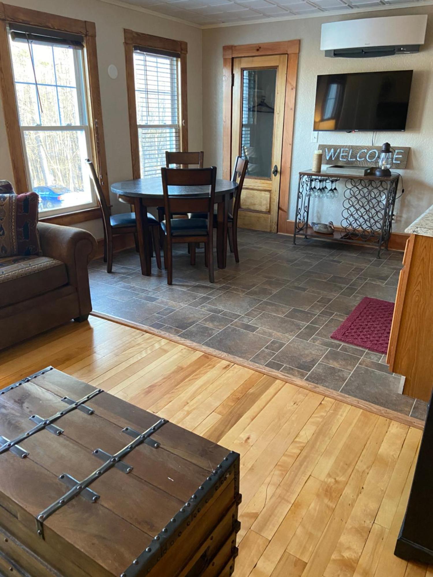 Tavern - Country Suite Newport Экстерьер фото